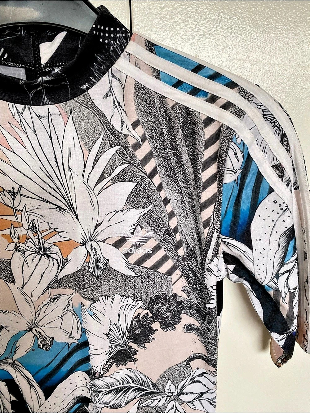 adidas x FARM Rio Originals Floral Print 3-Stripes Fitted Top Size S - Picture 6 of 12